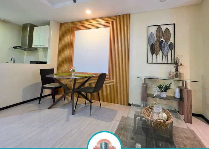 Golden Deluxe Near Moa I 1 Queen Bed Manila